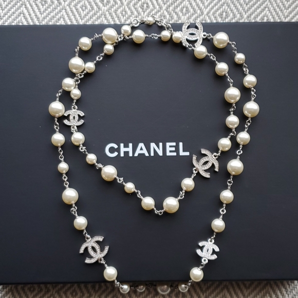 Authentic Chanel long necklace(110cm) - Picture 3 of 6